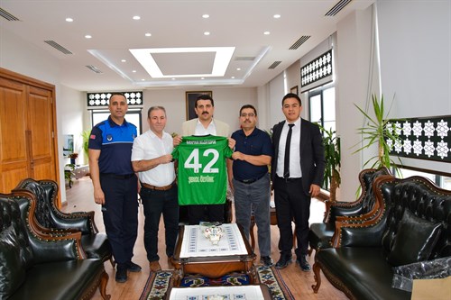 Kaymakamımız Şenol ÖZTÜRK Karapınar Belediye Spor Kulüp Yönetimine başarılar diledi
